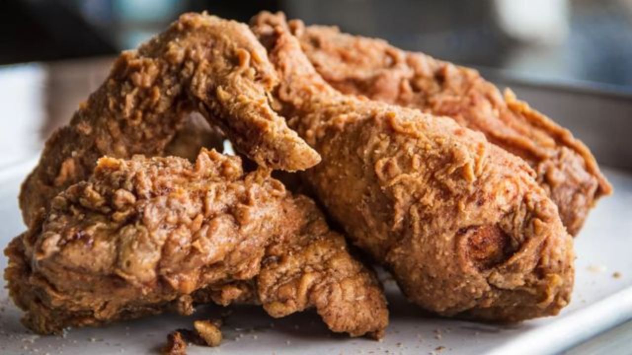 This Amish Buffet Has Some of the Best Fried Chicken in All of Illinois