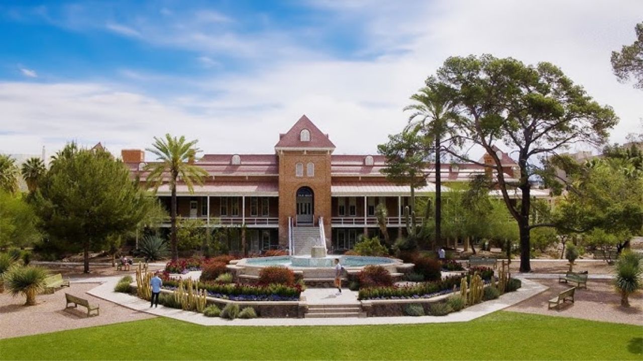 This School in Arizona Has Been Named The Best College in the State